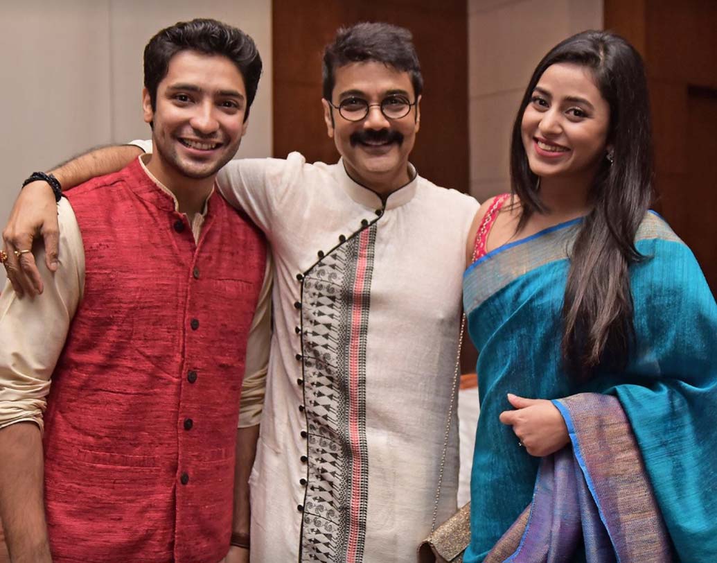 উড বি কাপল গৌরব ও ঋদ্ধিমার সঙ্গে প্রসেনজিত্।