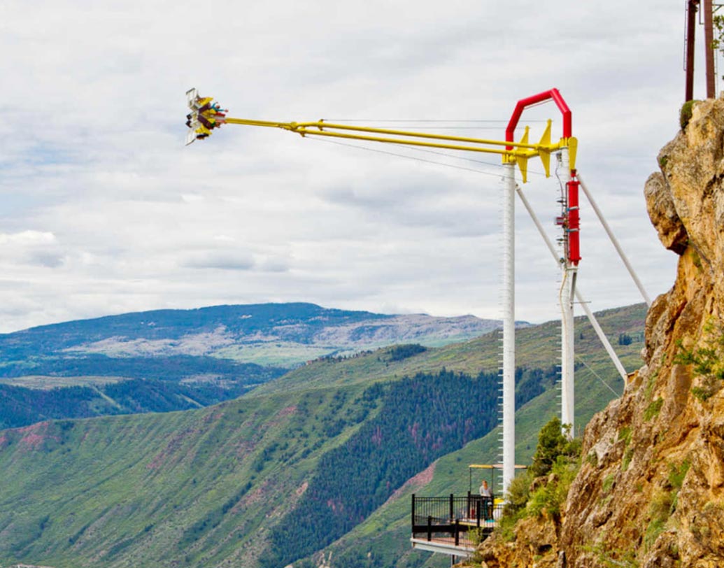 আমেরিকার পশ্চিমে কলোরাডোর গ্লেনউড ক্যাভার্নস অ্যাডভেঞ্চার পার্কে রয়েছে দৈত্যাকার এই দোলনা।