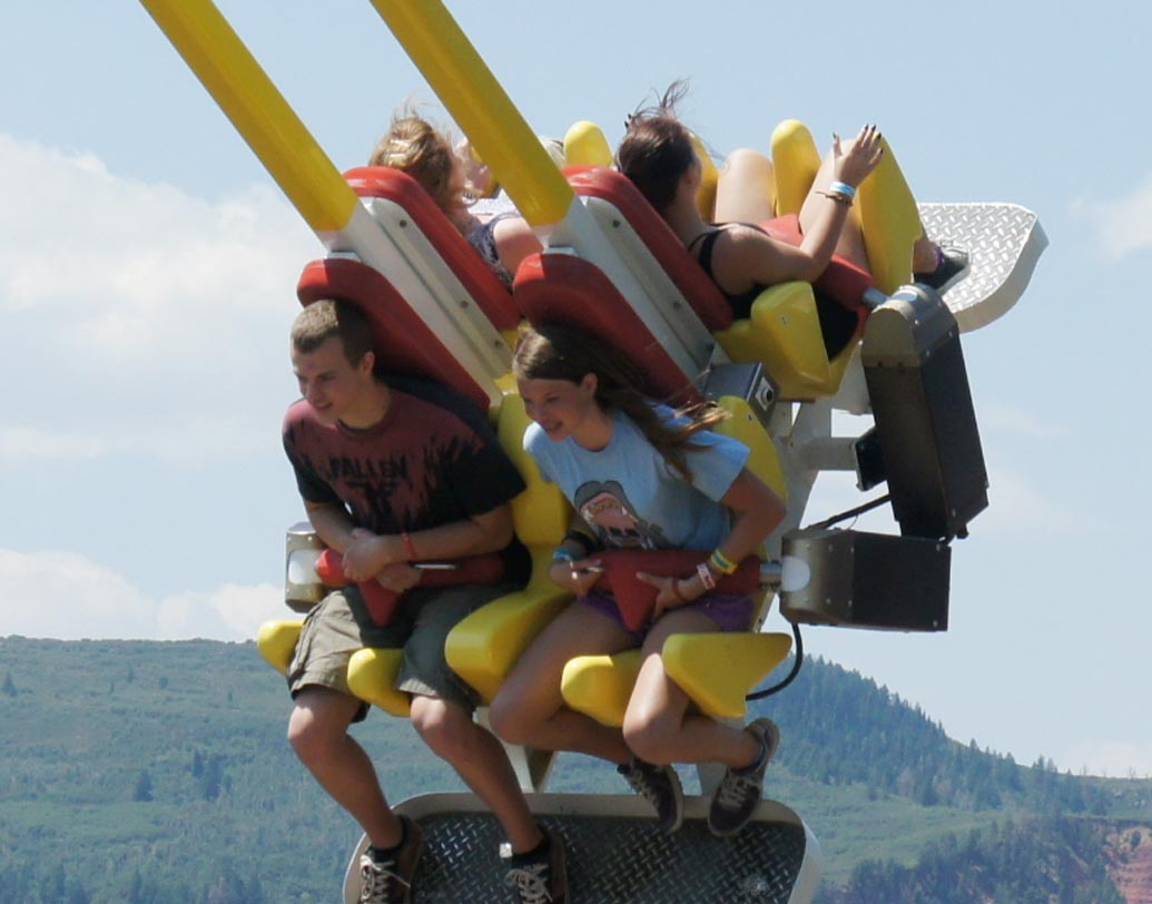 কলোরাডো নদীর থেকে ১৩০০ ফুট উঁচুতে রয়েছে এই জায়ান্ট ক্যানিয়ন সুইং।