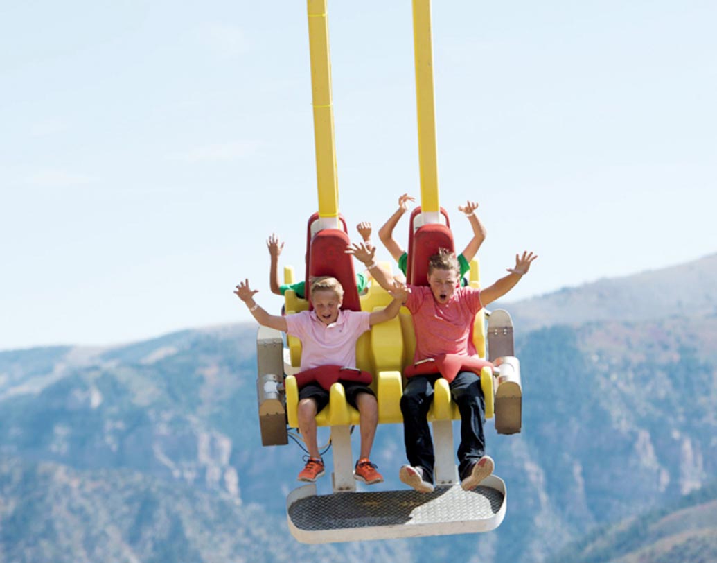 একাধিক কড়া নিয়ম এবং শর্তের গণ্ডি পেরিয়ে তবেই এই জায়ান্ট ক্যানিয়ন সুইং-এ চড়ার ছাড়পত্র মেলে।