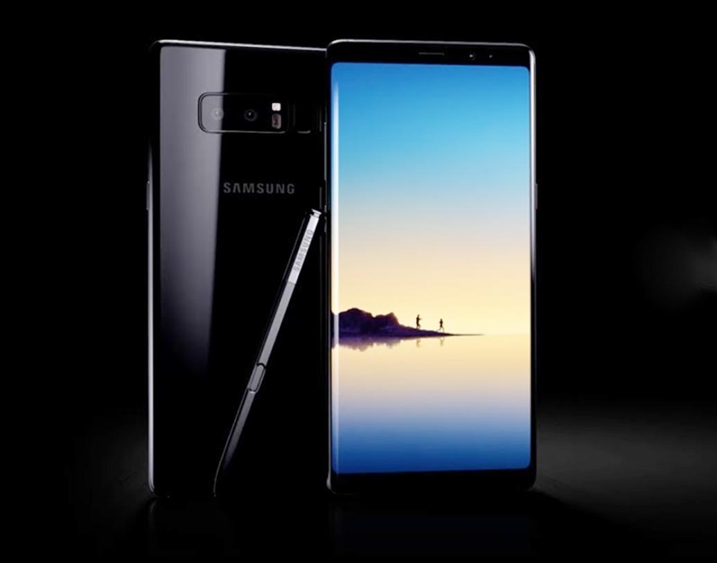 গ্যালাক্সি নোট ৮-এ রয়েছে ৬ জিবি র‌্যাম আর ৬৪ জিবি ইন্টারনাল স্টোরেজ যা ২৫৬ জিবি পর্যন্ত এক্সপ্যান্ডেবল।