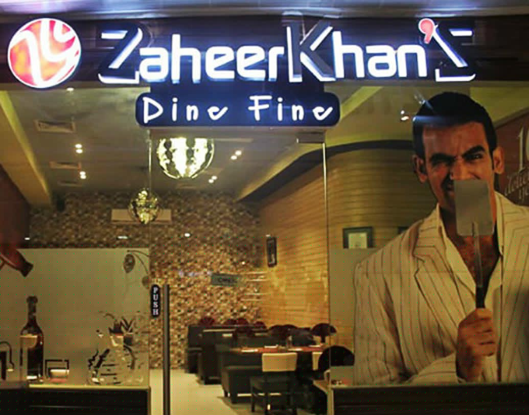 ২০০৪ সালে পুণেতে ‘জেকেস’ নামে একটি রেস্তোরাঁ খোলেন জাহির খান। এর পর ২০১৩ সালে ‘টস’ নামে একটি লাউঞ্জও খোলেন তিনি। এ ছাড়া রয়েছে ‘ডাইন ফাইন’ নামে আরও একটি শানদার রেস্তোরাঁ।