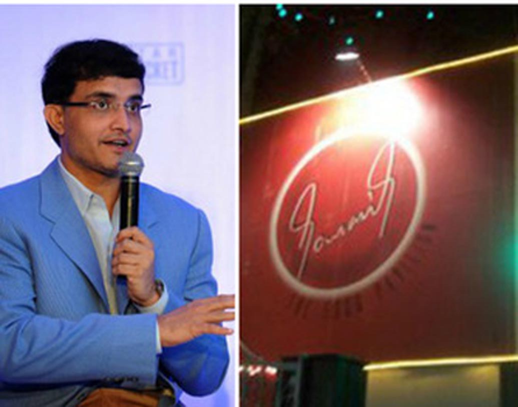 সৌরভ’স-দ্য ফুড প্যাভেলিয়ন নামে একটি রেস্তোরাঁ খুলেছিলেন সৌরভ গঙ্গোপাধ্যায়। তবে ২০১১ সালে এই রেস্তোরাঁটি বন্ধ করে দেওয়া হয়।