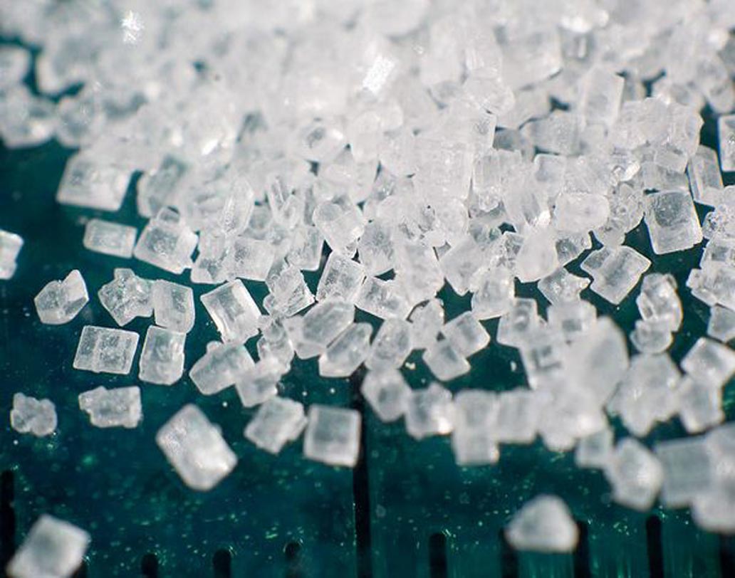 ক্রিস্টাল মেথ-এর ক্ষেত্রে ব্যবহার করা হয় ক্রিস্টাল সুগার ক্যান্ডি।