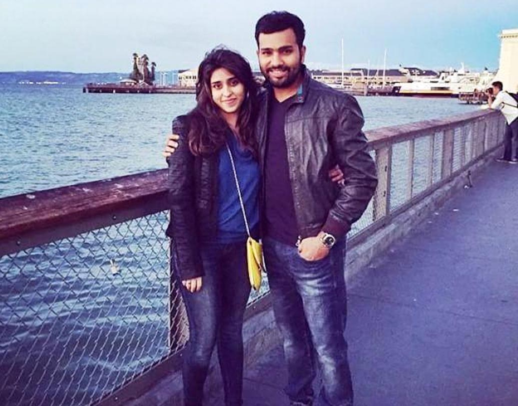 রীতিকা সজদেহ: বিয়ের আগে একজন সেলেব্রিটি স্পোর্টস ম্যানেজার ছিলেন রোহিত শর্মা স্ত্রী রীতিকা। সেই সূত্রেই রীতিকার সঙ্গে আলাপ হয় রোহিতের।