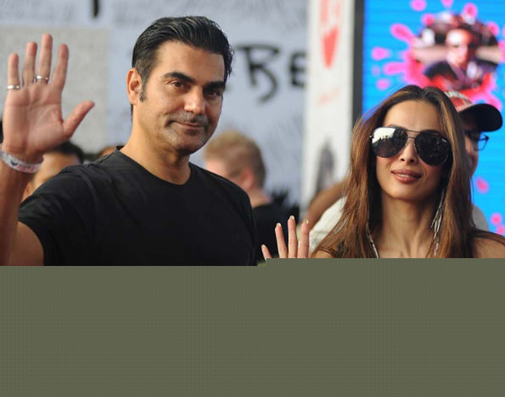 যদিও এখন তাঁরা বিবাহবিচ্ছিন্ন। তবে আগে যত বারই দুই তারকা অভিনেতার নাম কোনও পরকীয়ায় জড়িয়েছে, কেউই কোনও মন্তব্য করেননি। আরবাজ খান ও মালাইকা অরোরা খান।