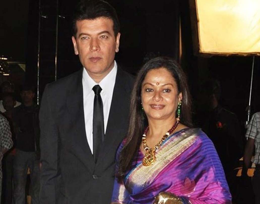 কঙ্গনা রানাউতের সঙ্গে আদিত্য পাঞ্চোলির সম্পর্ক বলিউডের ‘হট’ খবর। যদিও স্ত্রী জারিনা ওয়াহাব বরাবর আদিত্যর পাশে ছিলেন। আজও রয়েছেন।