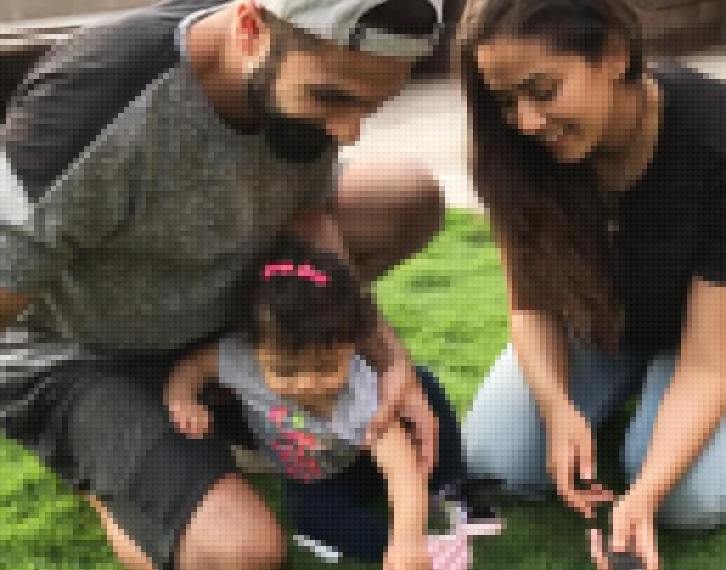 জন্মদিনে এ ভাবেই প্রকৃতির কোলে বসে কেক কেটেছিল মিশা।