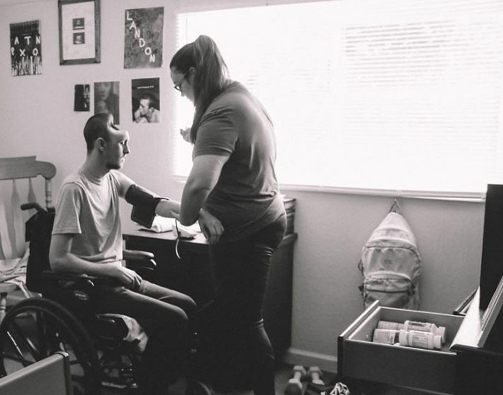 ব্রিয়ানা তখন ৯ মাসের অন্তঃসত্ত্বা। আর তাঁর স্বামী অস্টিন দিন-রাত এক করে কাজ করছেন। দু’জনেই দিন গুনছেন তাঁদের নতুন অতিথির জন্য।