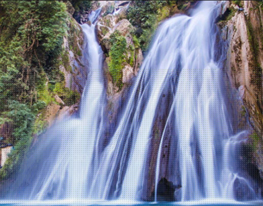 মুসৌরী: পর্যটকদের সবচেয়ে পছন্দ হল মুসৌরীর ঝারিপানি জলপ্রপাত।