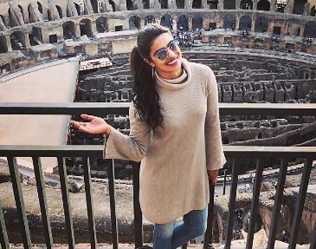 আমির খানের ‘গজনি’ ছবিতে পরিচালক এ আর মুরুগাদোসের প্রথম পছন্দ ছিলেন প্রিয়ঙ্কা চোপড়া। তিনি রাজি না হওয়ায় সেই চরিত্রে অভিনয় করেছিলেন দক্ষিণী ছবির অভিনেত্রী আসিন।