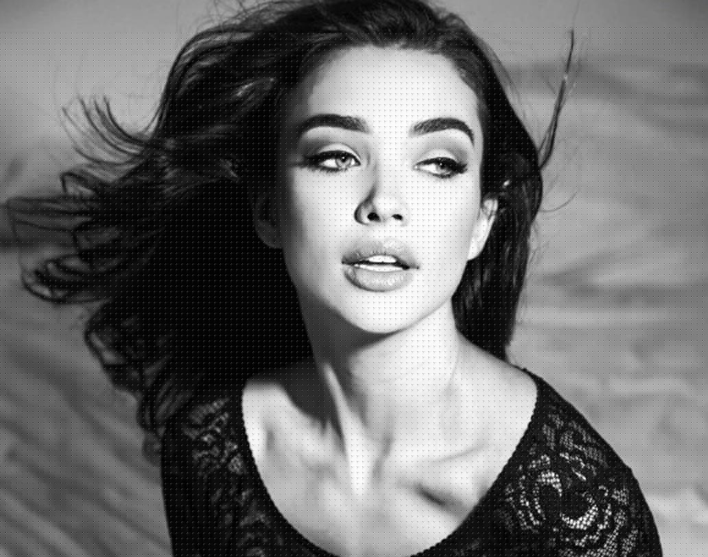 সলমনের ‘কিক’ ছবিতে প্রথমে অ্যামি জ্যাকসন অফার পেয়েছিলেন। পরে সলমনের বিপরীতে দেখা যায় শ্রীলঙ্কান বিউটি জ্যাকলিন ফার্নান্ডেজ।