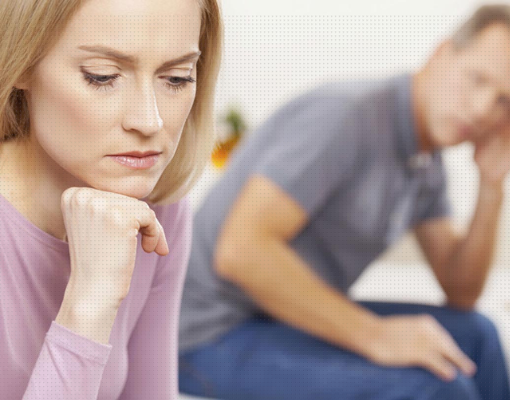 ঠিক একই ভাবে নিজের দাম্পত্য জীবনের রোজকার ছোটখাটো ঝামেলাগুলো নিয়েও অন্যের সঙ্গে কাটাছেঁড়া না করাই ভাল। এতে হিতে-বিপরীত হতে পারে।