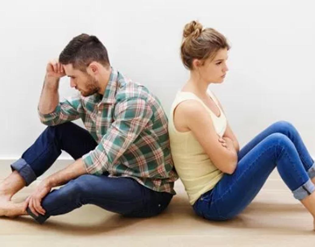 অ্যাকোয়ারিয়াস (২০ জানুয়ারি-১৮ ফেব্রুয়ারি): এঁরা ভীষণ খোলা মনের মানুষ। অন্যকে বিপদে সাহায্য করে থাকেন। গভীর ভাবে ভালবাসতে জানে, একই সঙ্গে প্রয়োজনে খুব দ্রুত একটা সম্পর্ক থেকে বেরিয়ে আসতে পারেন। কোনও অ্যাকোয়ারিয়াসকে জীবনসঙ্গী বেছে থাকেন, তা হলে তাঁদের মনের খুব খেয়াল রাখবেন।