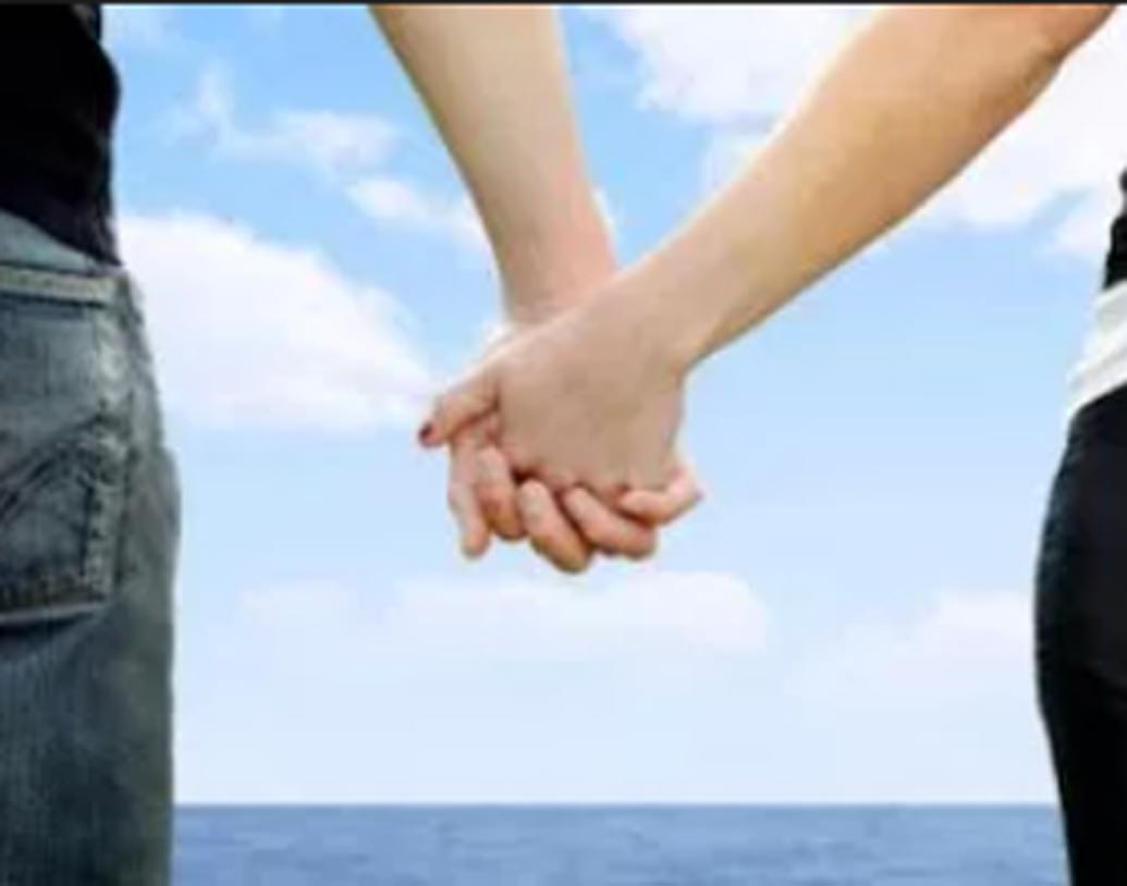 এরিস (২১ মার্চ- ১৯ এপ্রিল): একঘেয়ে জীবন একেবারে অপছন্দ এঁদের। সঙ্গী যদি এরিস হয়, জীবন কখনও একঘেয়ে হতে দেবেন না। 