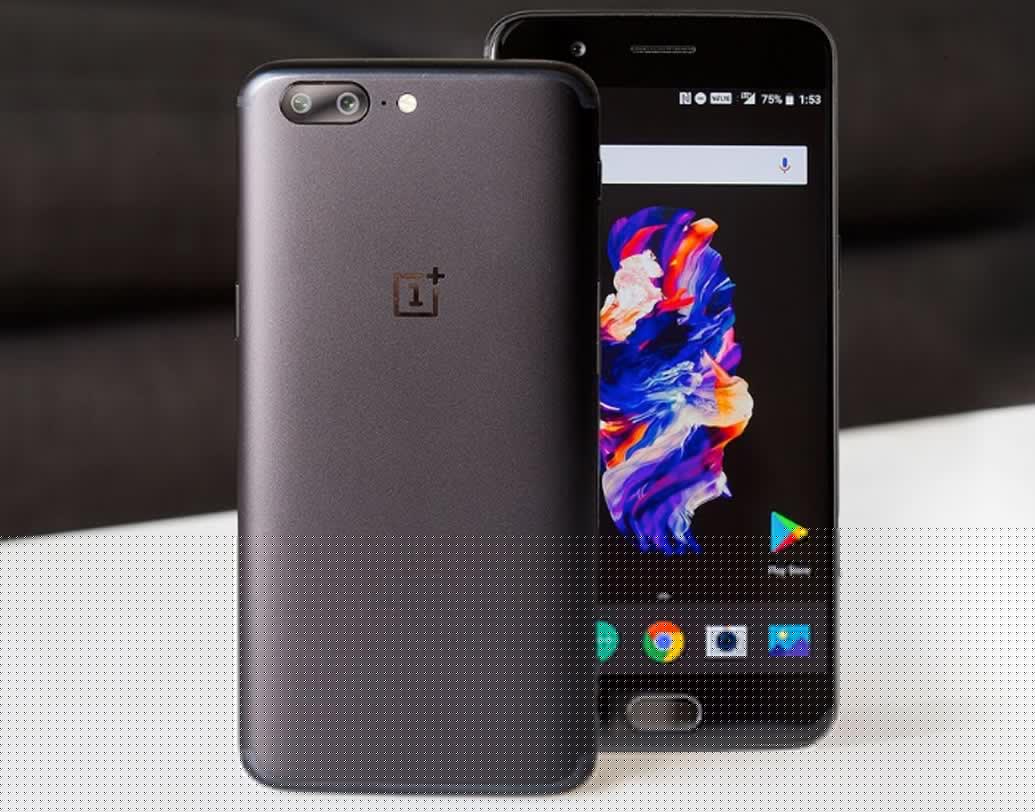 আর ওয়ান প্লাস ৫-এর প্রসেসর ১.৯জিএইচজেড অক্টা-কোর।