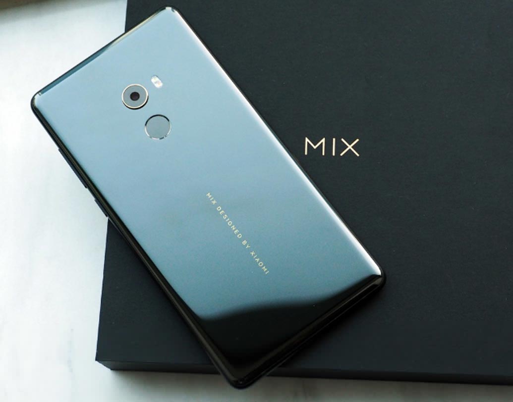 এ বার আসা যাক ক্যামেরার কথায়। শাওমি এমআই মিক্স ২-এ ১২ মেগাপিক্সেল রিয়ার ক্যামেরা।