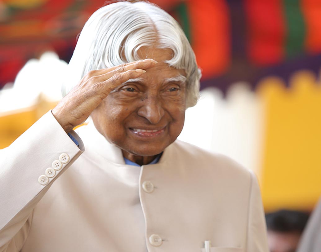 স্কুলে সাধারণ মানের ছাত্র ছিলেন। কিন্তু খুব পরিশ্রমী আর শেখার অদম্য ইচ্ছা ছিল তাঁর মধ্যে।