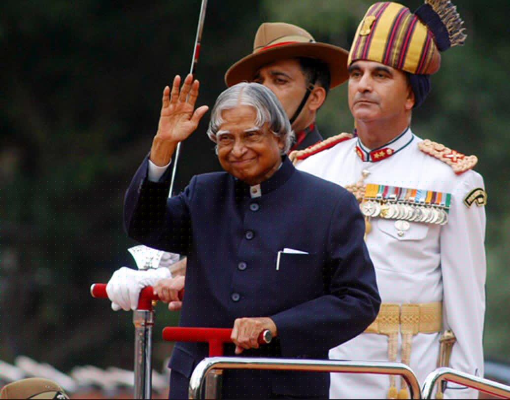 অঙ্ক ছিল তাঁর প্রিয় বিষয়। সেন্ট জোসেফ কলেজ থেকে ১৯৫৪-তে পদার্থবিদ্যায় স্নাতক হন। মাদ্রাজ ইনস্টিটিউট অব টেকনোলজি থেকে অ্যারোনটিক্যাল ইঞ্জিনিয়ারিংয়ে স্পেশালাইজ করেন।