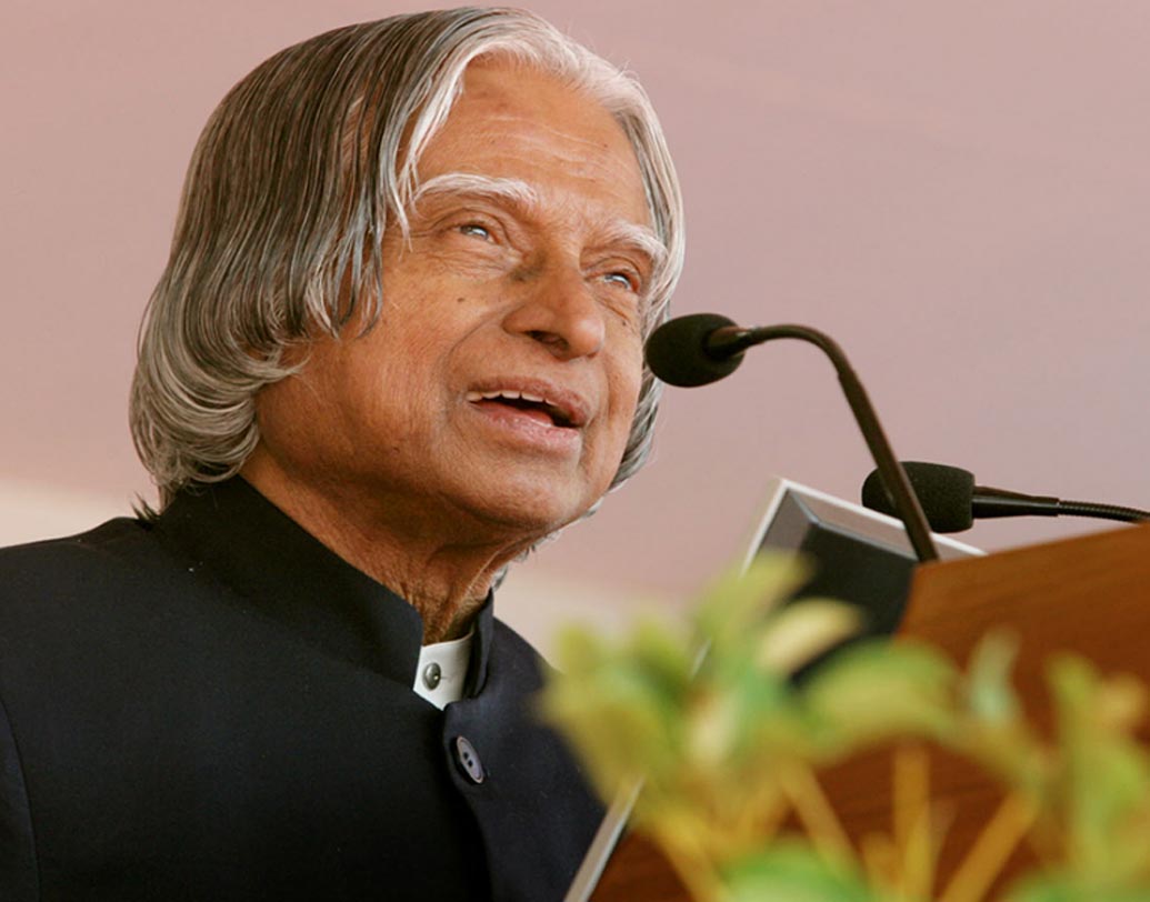 ২০০২-এ ভারতের একাদশতম রাষ্ট্রপতি হিসাবে নির্বাচিত হন। ভারত নিয়ে তাঁর যে স্বপ্ন ছিল তা যুব ও প্রবীণ সম্প্রদায়ের মধ্যে ছড়িয়ে দিয়ে অনুপ্রাণিত করেছেন। প্রযুক্তি দিয়ে সমাজকে বদলে ফেলাই ছিল তাঁর লক্ষ্য। মানবজাতির কল্যাণে যাতে বিজ্ঞান ও প্রযুক্তিকে কাজে লাগানো যায়, যুব সম্প্রদায়কে অনুপ্রাণিত করে গিয়েছেন সেই বিষয়ে।