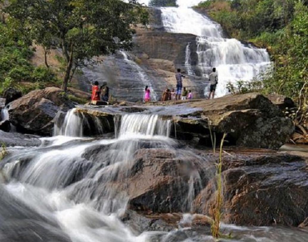 আরাকু ভ্যালি: অন্ধ্রপ্রদেশে বেড়াতে গেলে মিস করা যাবে না আরাকু ভ্যালির জলপ্রপাত।