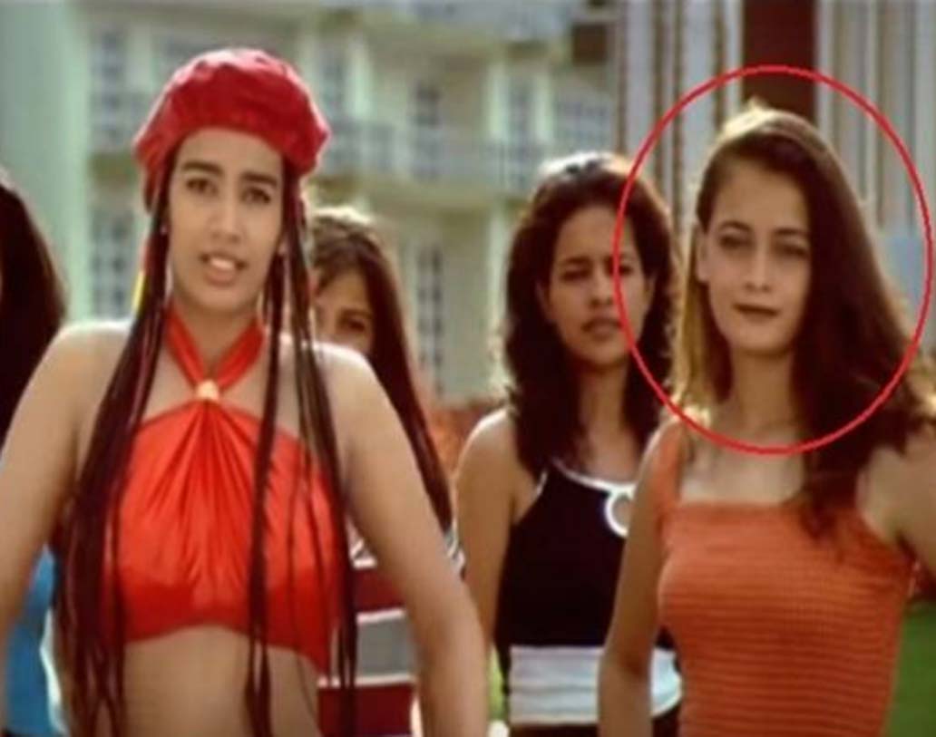 দিয়া মির্জাকে নিয়ে আলাদা করে বলার কিছু নেই। বলিউডের বিখ্যাত অভিনেত্রী। তবে প্রথম তাঁকে দেখা গিয়েছিল দক্ষিণী পপস্টার মিঙ্ক-এর মিউজিক অ্যালবামের একটি গানে ব্যাকগ্রাউন্ড ডান্সার হিসেবে।