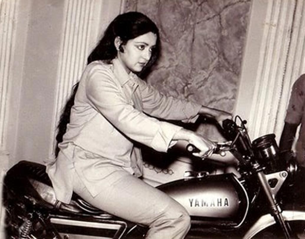 ১৯৬৫ সালে ‘পাণ্ডব বনবাসম’ ছবির একটি ছোট্ট চরিত্রের মাধ্যমে প্রথম বলিউডে প্রবেশ। সেখানেও অনেক বাধা পেরোতে হয়েছে তাঁকে। ‘স্টার মেটিরিয়াল’ নন বলে হেমাকে ছবিতে নিতে চাননি তামিল পরিচালক সিভি শ্রীধর। পরে সেই চরিত্রে অভিনয় করেন জয়ললিতা।