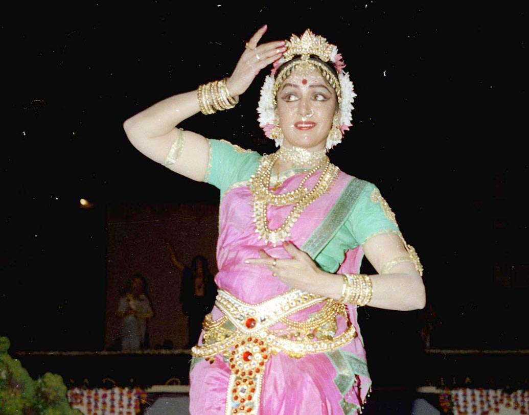 নাচই হেমার জীবনের মূল মন্ত্র। নাচই তাঁর প্রথম ভালবাসা।