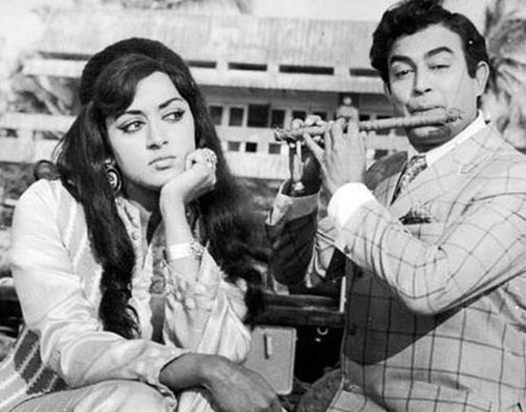 শোনা জায়, জিতেন্দ্র এবং সঞ্জীব কুমার হেমা মালিনীকে বিয়ের প্রস্তাব দিয়েছিলেন। হেমা প্রস্তাবে রাজি না হওয়ায় শোনা যায় সঞ্জীব মদের নেশায় ডুবে যান।