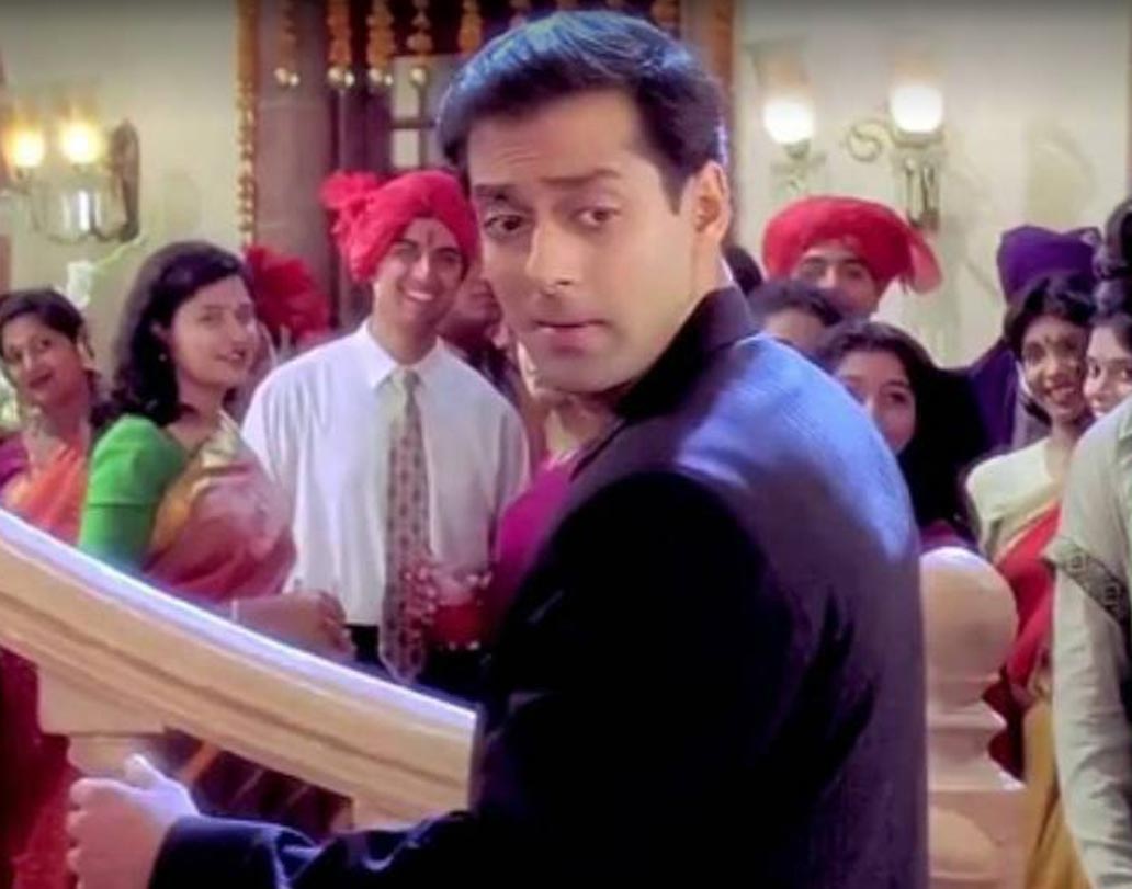 আমান-এর চরিত্রে সলমন খান অভিনয় করে ফিল্মফেয়ারে সেরা সহ-অভিনেতার পুরস্কার পেয়েছিলেন। যদিও পরিচালক কর্ণ জোহরের প্রথম পছন্দ ছিলেন সইফ আলি খান। কিন্তু সইফ রাজি হননি।