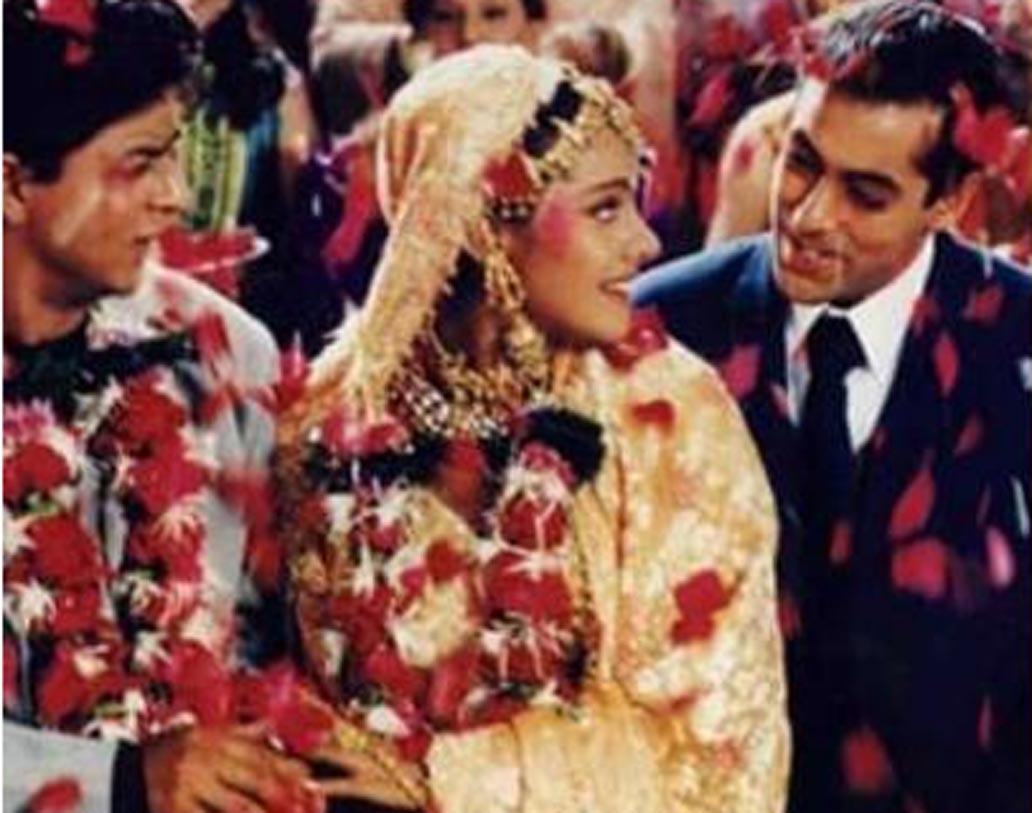 ছবির ক্লাইম্যাক্সের কান্নাকাটি শাহরুখের খুব একটা পছন্দ ছিল না। ছবিতে টিনার (রানি) মৃত্যুর দৃশ্য রাখার জন্য কর্ণকে নাকি কাজলই অনুরোধ করেছিলেন।