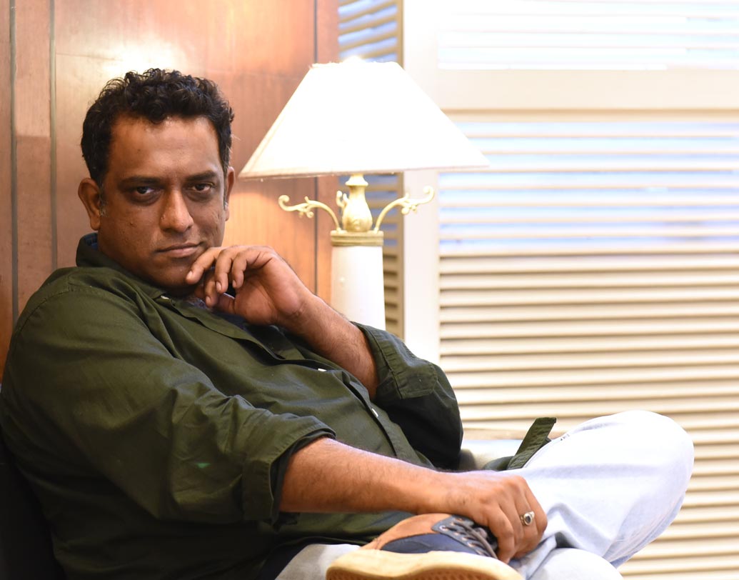 অনুরাগ বসু: ২০০৪ সালে ব্লাড ক্যানসারে আক্রান্ত হয়েছিলেন ‘বরফি’-র ডিরেক্টর অনুরাগ। চিকিৎসকেরা জানিয়েছিলেন তাঁরা বাঁচার আশা ৫০ শতাংশ। কিন্তু মারণ রোগকে জয় করে কেমোথেরাপি চলার সময়েই লিখেছিলেন ‘লাইফ ইন এ মেট্রো’ এবং ‘গ্যাংস্টার’-এর স্ক্রিপ্ট।