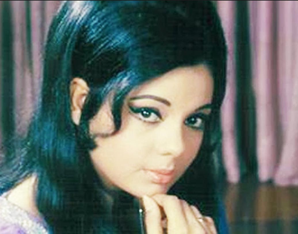 মুমতাজ: সাতের দশকে অভিনয় দক্ষতা দিয়ে শাসন করেছেন ইন্ডাস্ট্রি। ২০০২ সালে স্তন ক্যানসারে আক্রান্ত হন নায়িকা। তখন তাঁর বয়স ৫৪। ৬ বার কেমোথেরাপি এবং ৩৫ বার রেডিয়েশন নেওয়ার পরেও নায়িকা বলেছিলেন ‘‘আমি সহজে হার মানব না।’’ দীর্ঘ চিকিৎসার পরে সুস্থ হয়ে ফিরে আসেন মুমতাজ।