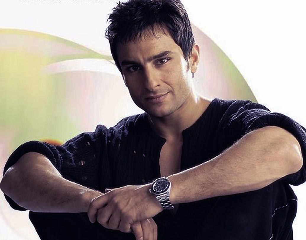 সইফ আলি খান: বুকে ব্যথা নিয়ে মুম্বইয়ের লীলাবতী হাসপাতালে ভর্তি হয়েছিলেন সইফ । সালটা ২০০৭। চিকিৎসকেরা জানান মাইনর হার্ট অ্যাটাকে আক্রান্ত হয়েছেন ‘নবাব’। অদম্য মনের জোর নিয়ে কিছু দিন পরেই নিজের চেনা ছন্দে ফিরে আসেন সইফ।