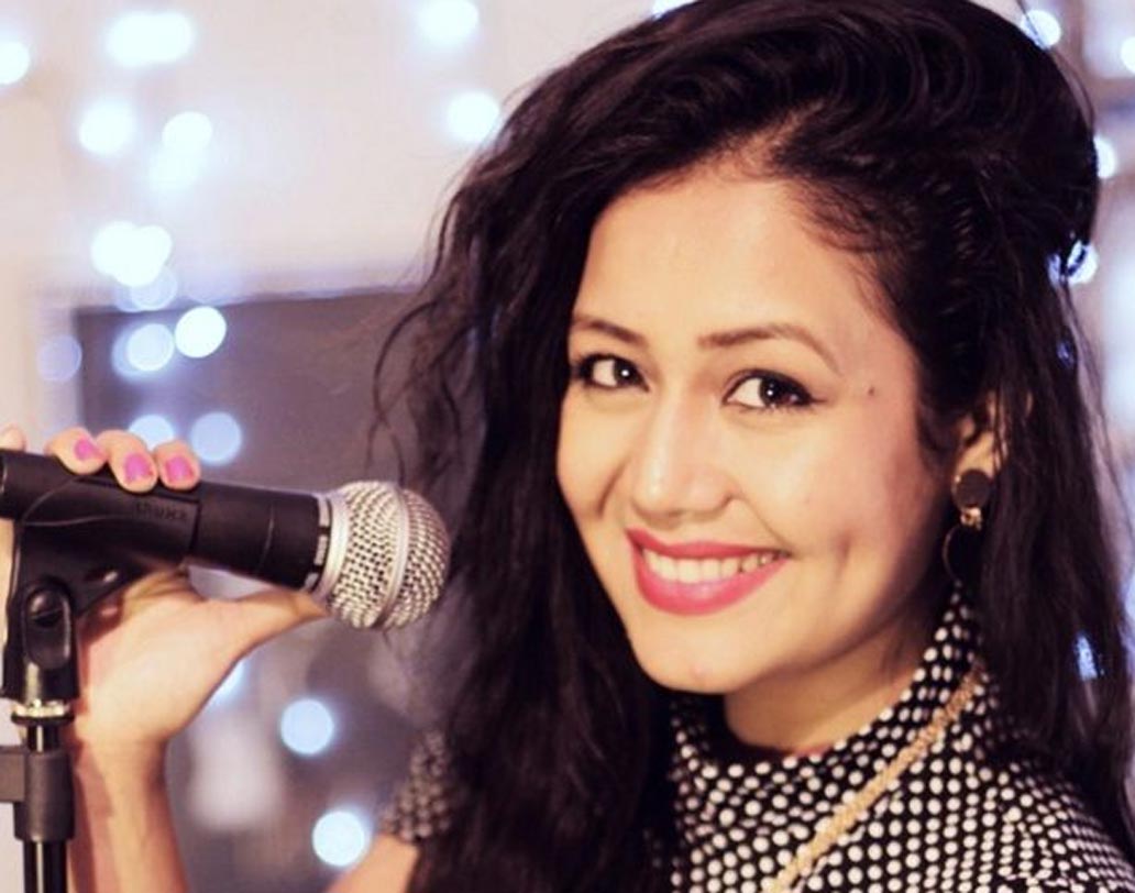 ‘মিলে হো তুম হামসে’ গানেই তাঁর পরিচয়। শুধু গান না, তাঁর হাসির জন্যও বলিউডে বিখ্যাত নেহা কক্কর। নেহা একটি গানের জন্য টাকা নেন আট লক্ষ। সর্বোচ্চ আয় করা শিল্পীদের তালিকায় একাদশ নম্বরে নে‌হা।