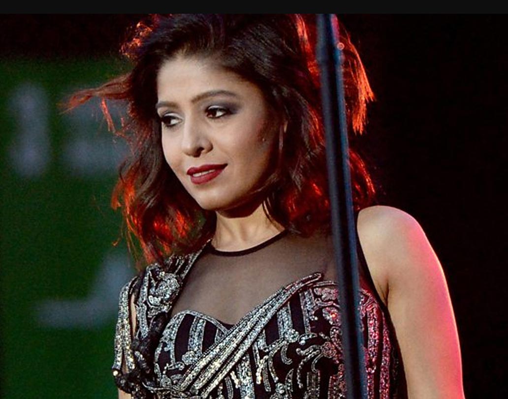 বলিউডের ‘মেলোডি কুইন’ বলা হয় তাঁকে। সেরা গায়িকাদের তালিকায় অন্যতম জনপ্রিয় সুনিধি চৌহান। বলিউডের সর্বোচ্চ আয় করা শিল্পীদের তালিকায় ষষ্ঠ সুনিধি। একটি গানের বিনিময়ে নিয়ে থাকেন এগারো লক্ষ টাকা।