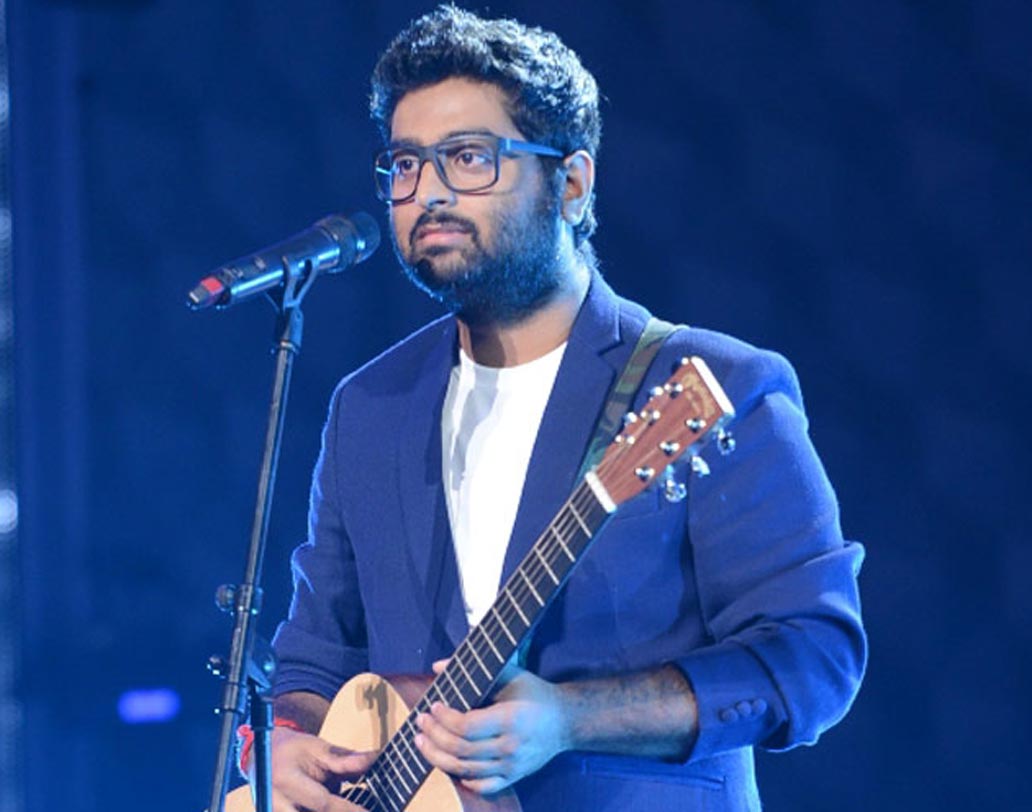 অরিজিত সিংহকে নিয়ে আলাদা করে কোনও পরিচয় না দিলেও হবে। বলিউডের এই শিল্পী একটি গানের জন্য পারিশ্রমিক নেন ১৩ লক্ষ টাকা।