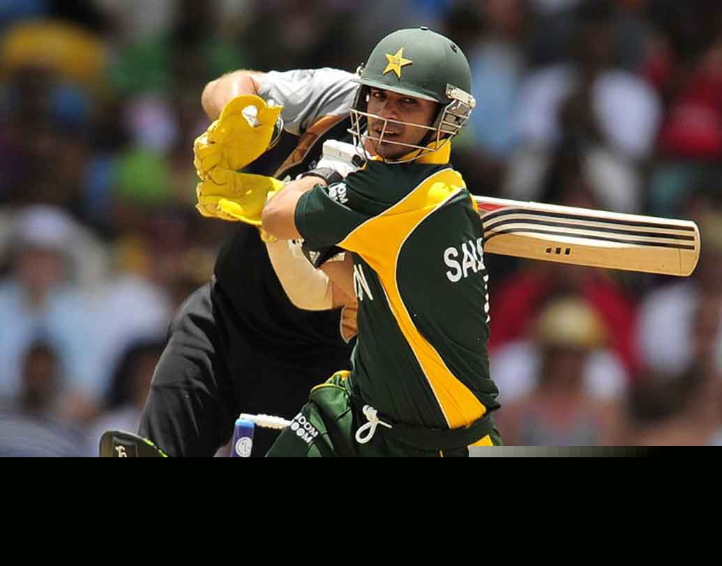 সলমন বাট: ২০১৩ সালে ম্যাচ ফিক্সিংয়ে জড়িত থাকার কথা স্বীকার করে ছিলেন সলমন। পরে তার জন্য ক্ষমাও চেয়ে নেন তিনি।