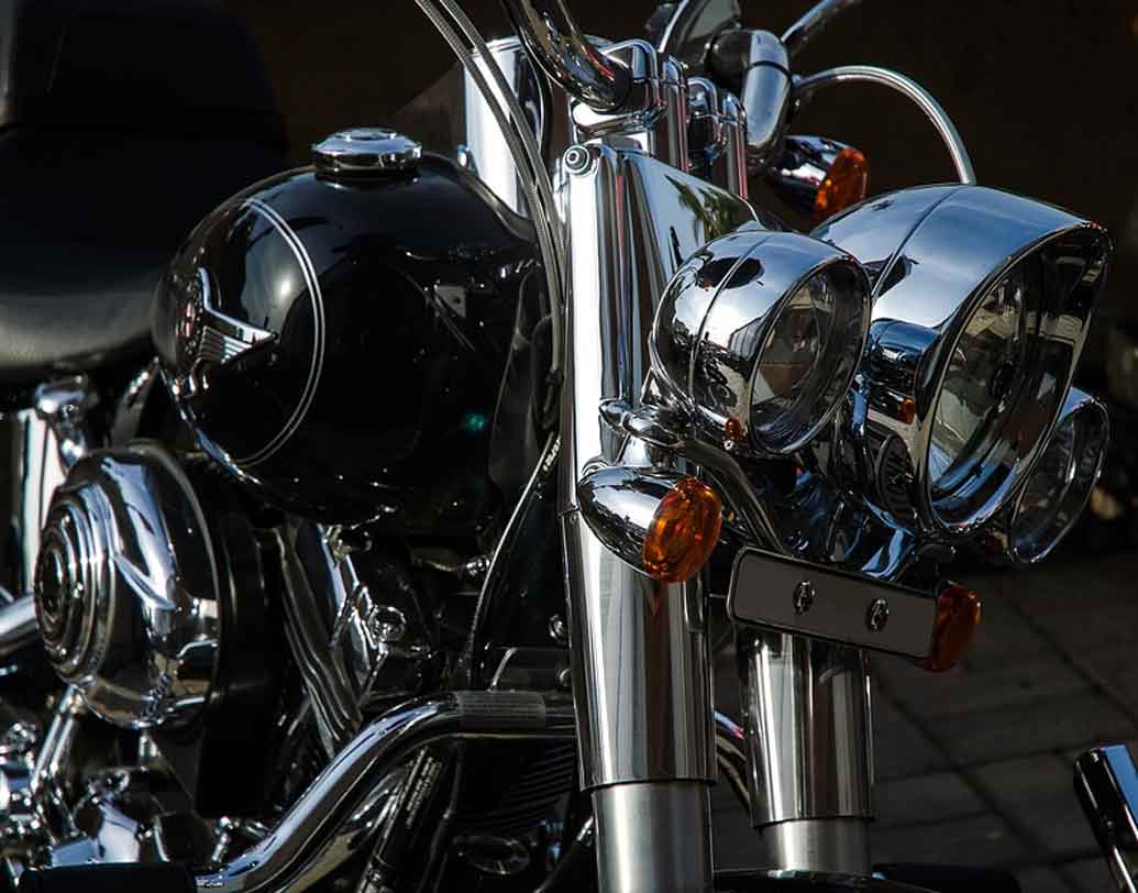 ১৯০৩ সালে যুক্তরাষ্ট্রের উইসকনসিনে প্রতিষ্ঠা করা হয় মোটরসাইকেল নির্মাতা প্রতিষ্ঠান হার্লে-ডেভিডসন। বর্তমানে বিশ্বের পঞ্চম বৃহত্তম মোটরসাইকেল নির্মাতা প্রতিষ্ঠান হার্লে-ডেভিডসন।