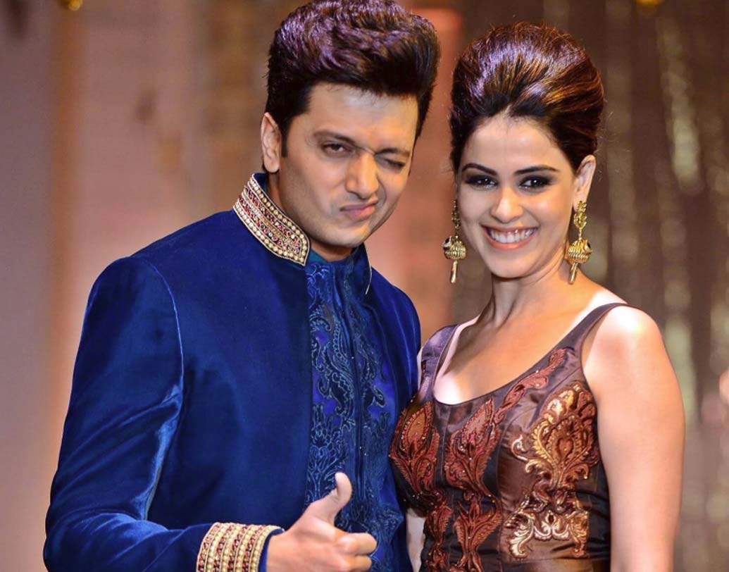 রীতেশ দেশমুখ ও জেনেলিয়া ডি’সুজা: জেনেলিয়ার তখন টিনেজ আর রীতেশের বয়স ২৫, তখন থেকেই তাঁদের প্রেম। নয় বছরের বয়সের ফারাক দু’জনের। প্রায় দশ বছর ধরে ডেট করার পর ২০১২ সালে বিয়ে করেন রীতেশ ও জেনিলিয়া।