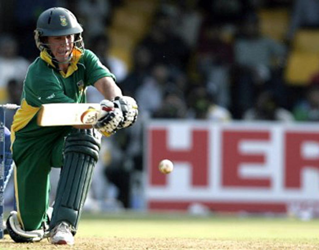 ভারতের বিরুদ্ধে ২১৭ নট আউট (আমদাবাদ, ২০০৮): এবিডি-এর এই ইনিংসও থাকবে ডেভিলিয়ার্সের সেরা ইনিংসগুলির তালিকায়।