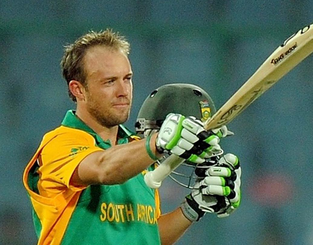 ভারতের বিরুদ্ধে ১১২ (চেন্নাই, ২০১৫): চেন্নাইয়ের মাঠে ৩০০ রান তাড়া করতে নেমে শুরুতেই উইকেট হারিয়ে চাপে পড়ে যায় দক্ষিণ আফ্রিকা। সেই সময় ১১২ রান করে প্রোটিয়াদের লড়াইয়ে ফেরান এবিডি।