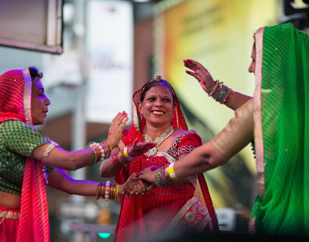 রাজস্থানী নাচ ও গানে জমে উঠেছে নিউ ইয়র্কের দীপাবলি উৎসব।
