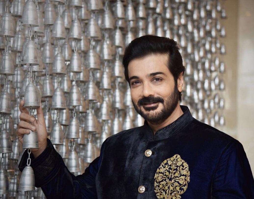 নিজের এই ছবিটি পোস্ট করে সকলকে দিওয়ালির শুভেচ্ছা জানিয়েছেন প্রসেনজিত্ চট্টোপাধ্যায়।