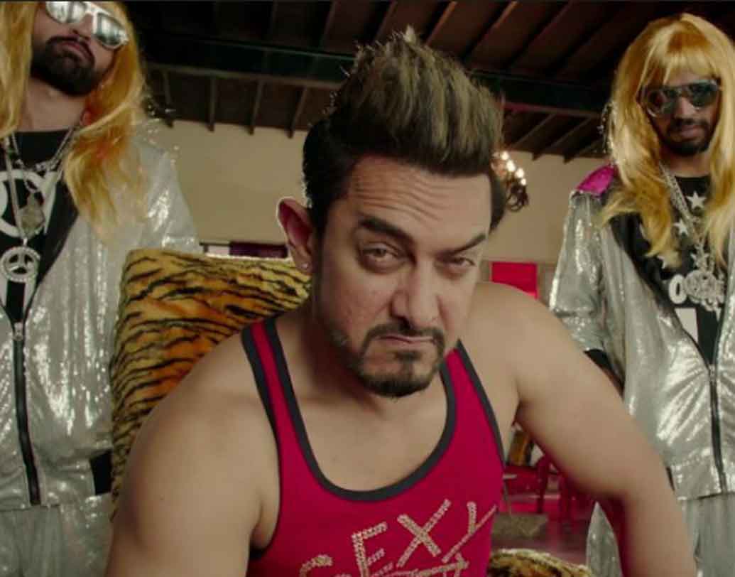 অনেকেই যখন প্রায় নিশ্চিত, সিক্রেট সুপারস্টার ছবিতে আমির খান অভিনয় করছেন, তখন নাকি আমির নিজেই নিশ্চিত ছিলেন না। এক ইন্টারভিউয়ে আমির জানান, ছবিতে অভিনয়ের জন্য তাঁর স্ক্রিন টেস্ট নেওয়া হয়। তার পরই সিদ্ধান্ত হয় তিনি অভিনয় করবেন।