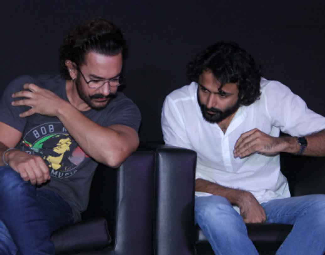 আমির খানের প্রাক্তন ম্যানেজার অদ্বৈত চন্দন এই ছবিটির পরিচালক। পরিচালক হিসাবে এটাই তাঁর প্রথম কাজ। এর আগে হানিমুন ট্রাভেল‌্স এবং কিরণ রাও-য়ের ধোবি ঘাট-এ সহকারী পরিচালক হিসাবে কাজ করেছেন।