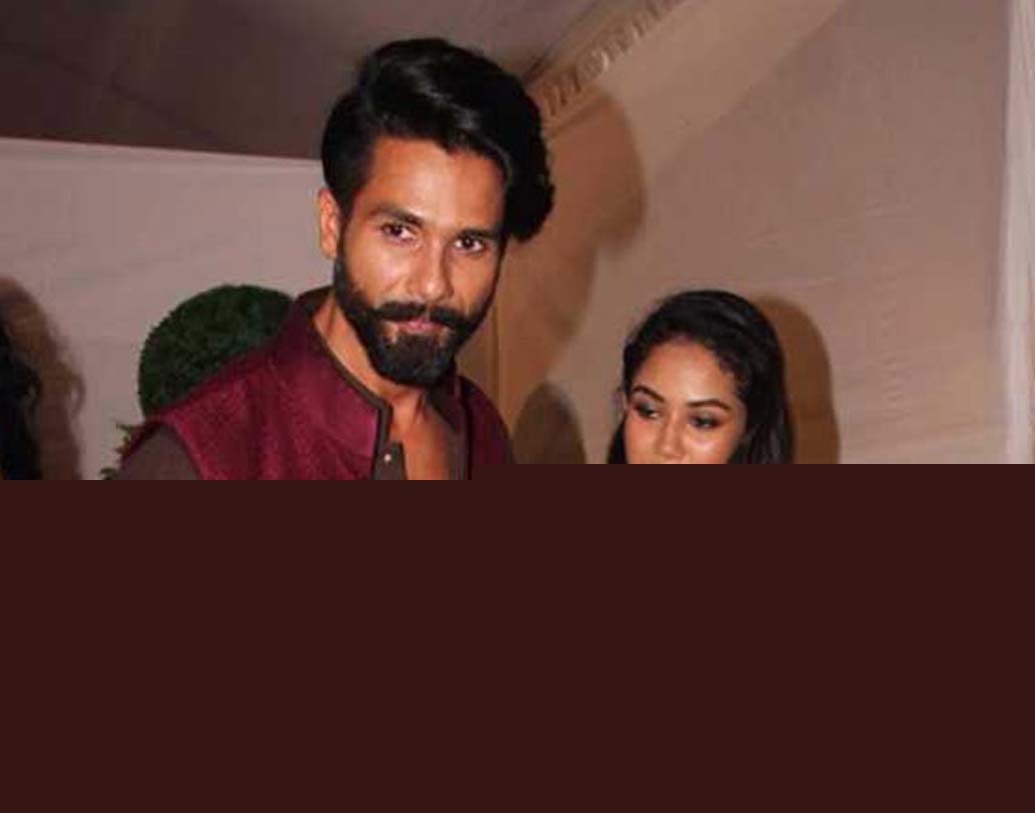 স্ত্রী মীরার সঙ্গে এথনিক লুকে দেখা গেল শাহিদ কপূরকে।