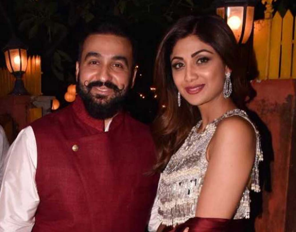 শিল্পা শেট্টি আর রাজ কুন্দ্রার জুটিও ধরা পড়লেন ক্যামেরায়।