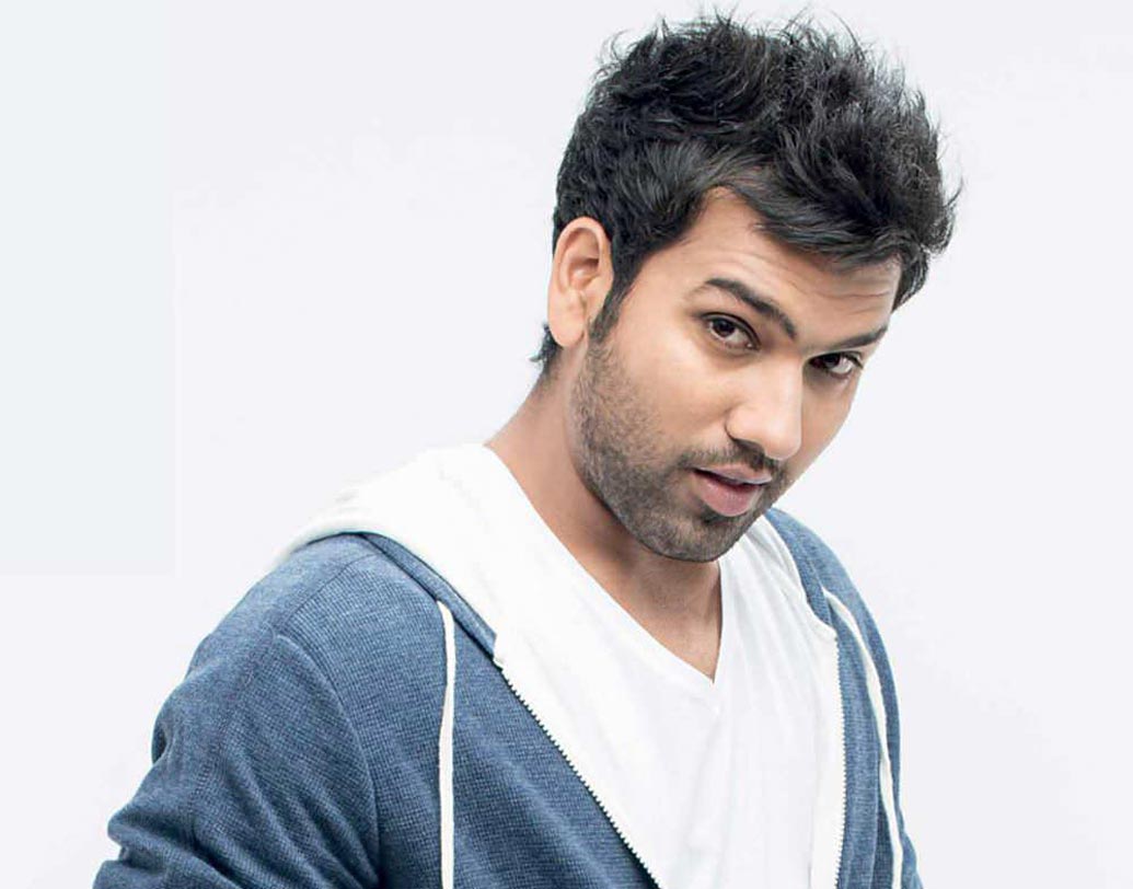 আছেন রোহিত শর্মা(সহ অধিনায়ক)। চার ধাপ উঠে ব্যাটসম্যানদের মধ্যে এখন তিনি পাঁচ নম্বরে।