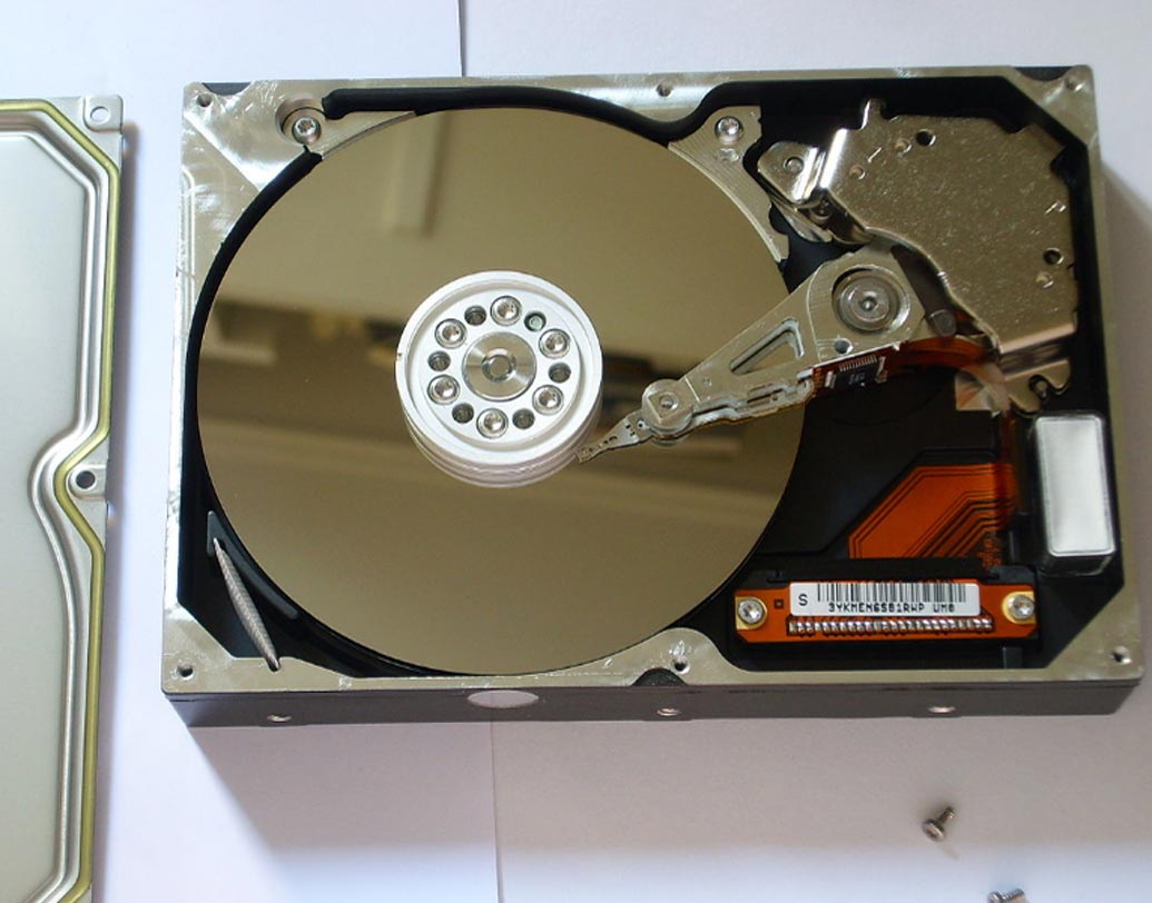 ‘লেভেল ২’ পদ্ধতিতে ডিলিটেড ফাইলও অনেক সময় অ্যাডভান্সড-গ্রেড ডেটা রিকভারি সফটওয়্যার দিয়ে পুনরুদ্ধার করা সম্ভব। তা হলে কী করবেন? রয়েছে ‘লেভেল ৩’:  আপনার হার্ড ড্রাইভ ‘ড্রিল’ করুন। ড্রাইভটি নষ্ট হয়ে যাবে আর আপনার ফাইলও চিরতরে মুছে যাবে।